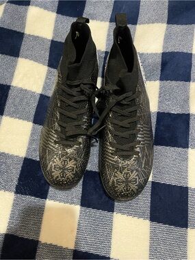 Black Athletic Soccer Cleats Size 41, Black & White